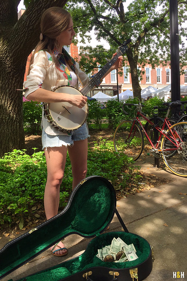 Girl playing the banjo at the Market Square Farmers Market | Hannah & Husband